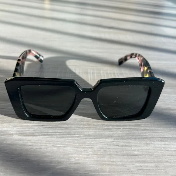 Prada Women's Black and Pink Sunglasses - Picture 3 of 5
